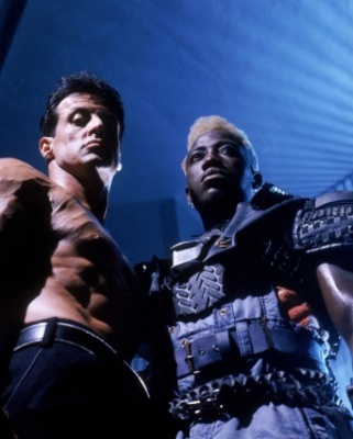 Demolition Man’s Sexless Corporate Dystopia Is Our Sexless Corporate Dystopia
