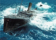 Raise the Titanic Poster 2109077